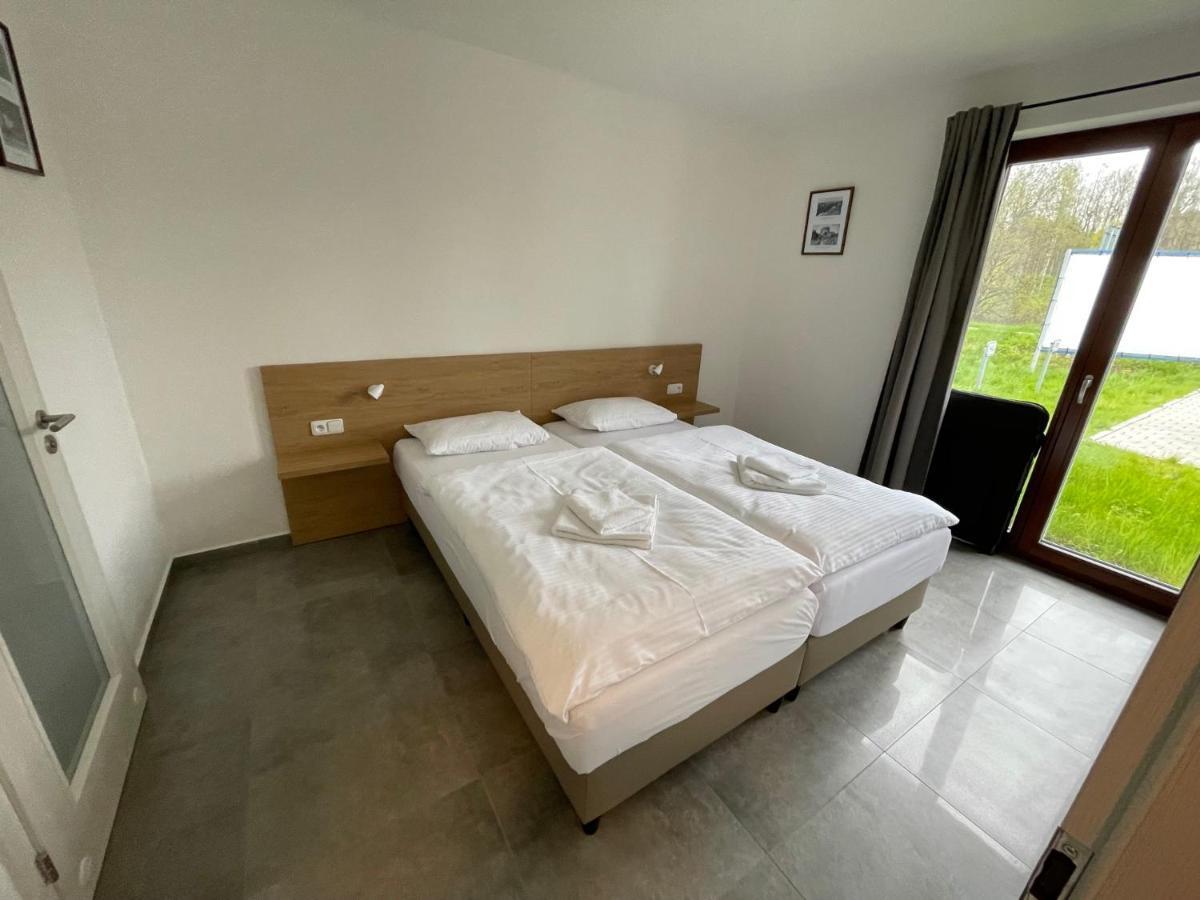 Resort Nova Pec Bagian luar foto